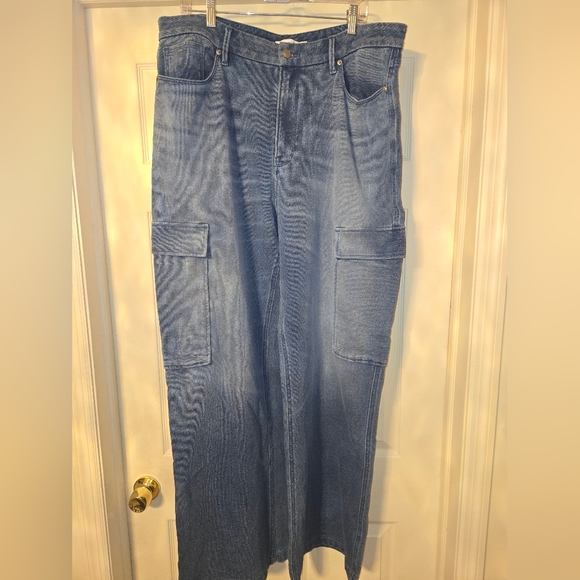 NWOT Good American Jeanius Good Skate Wide Leg Cargo French Terry Pants - Picture 4 of 6